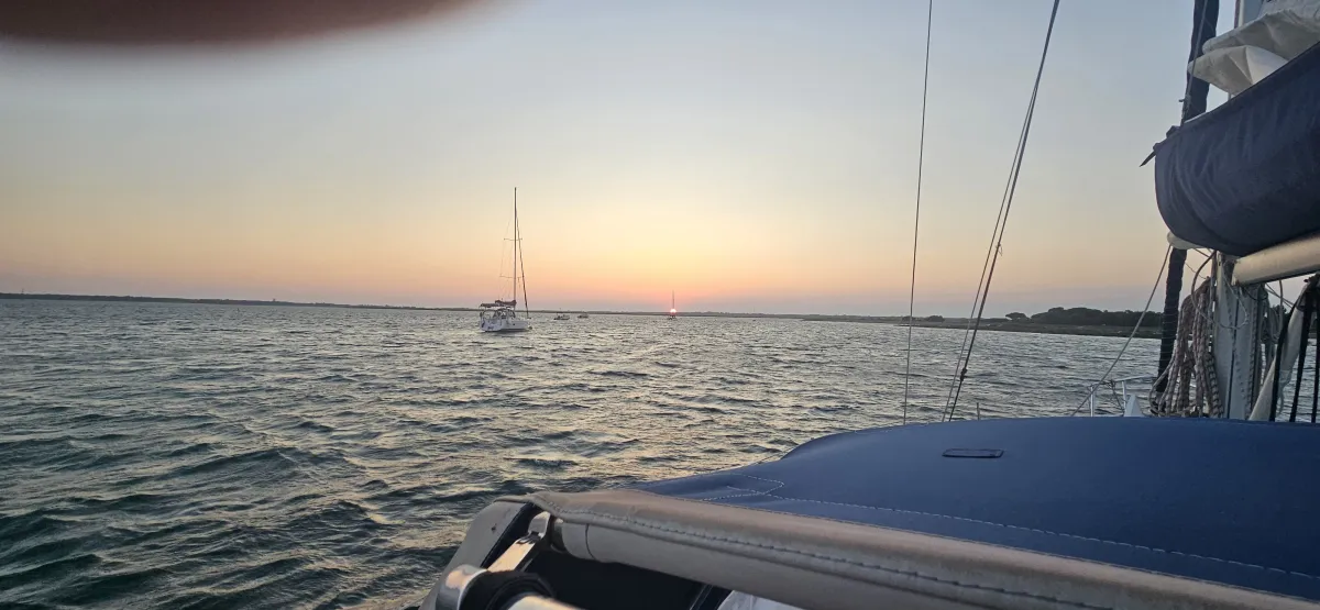 Coucher de soleil depuis le voilier au mouillage dans le Fier d’Ars, Île de Ré