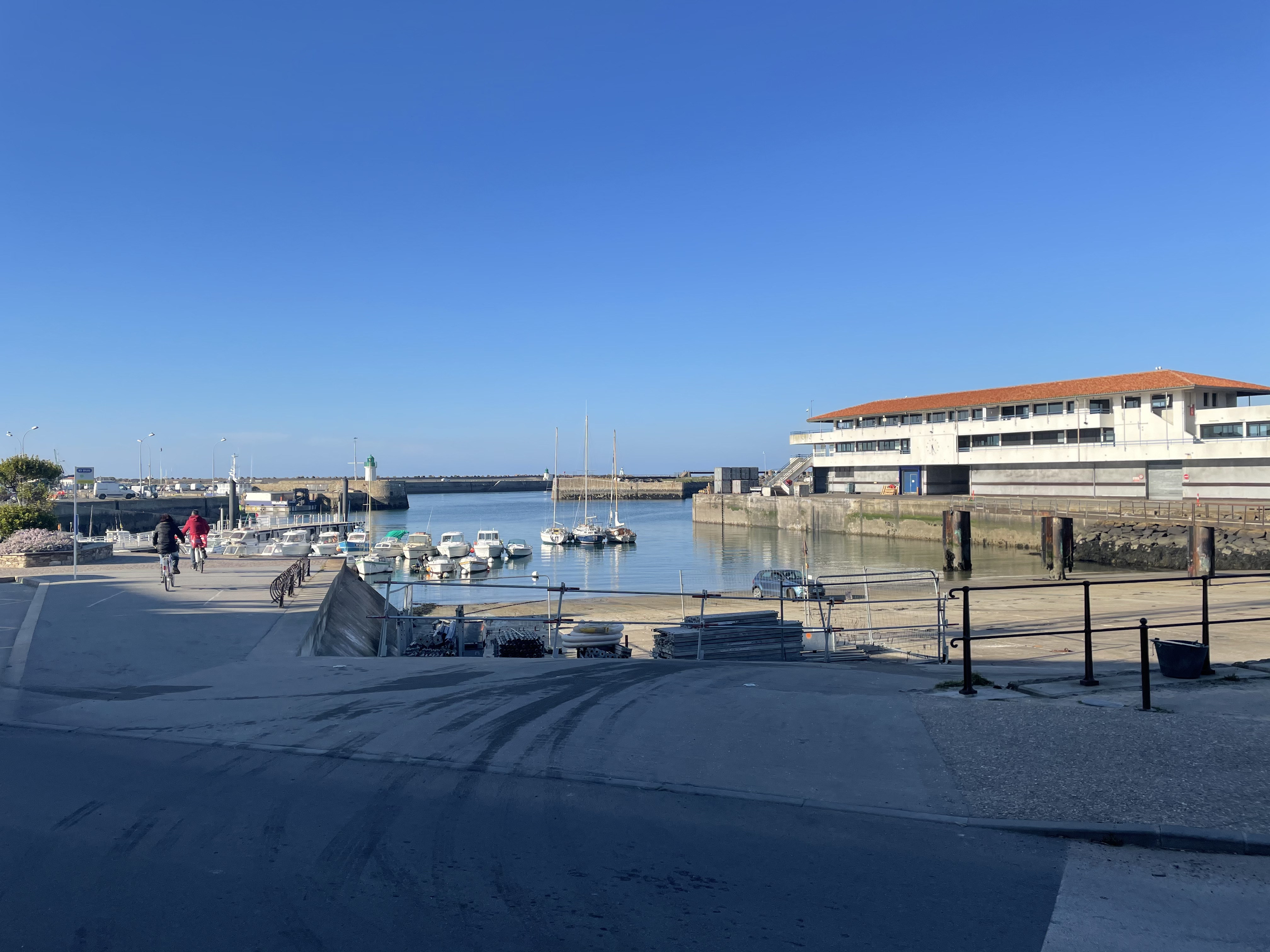 Escale au port à l’île d’Yeu en voilier